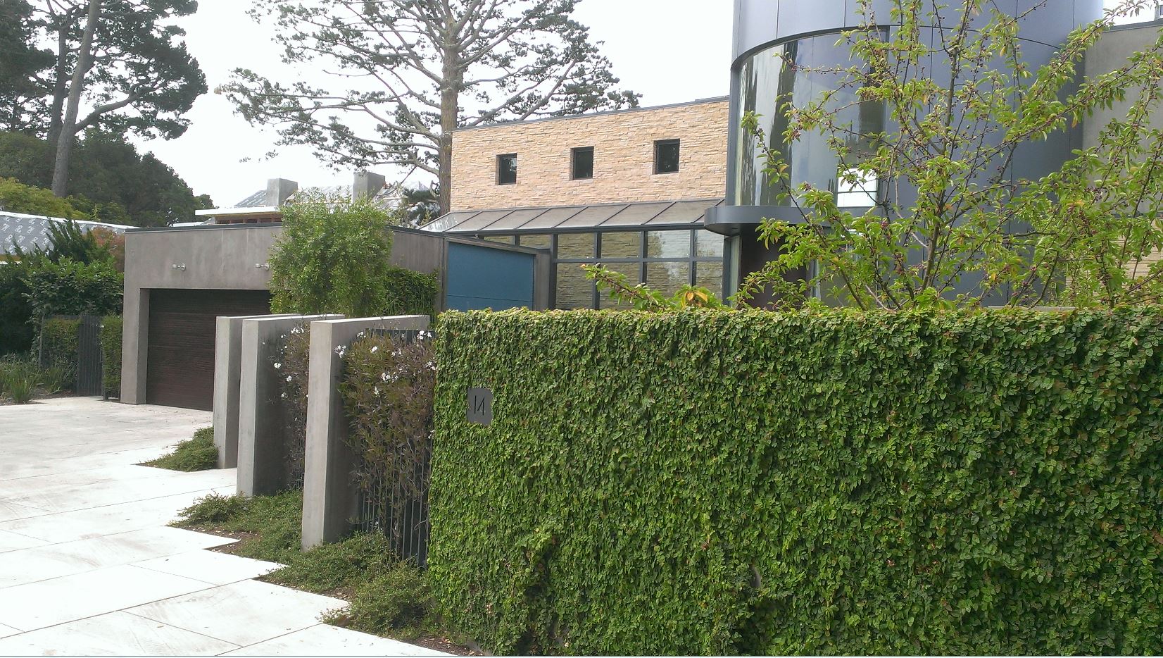 Stone veneer and hardscape on a contemporary Belvedere home by Petty Masonry